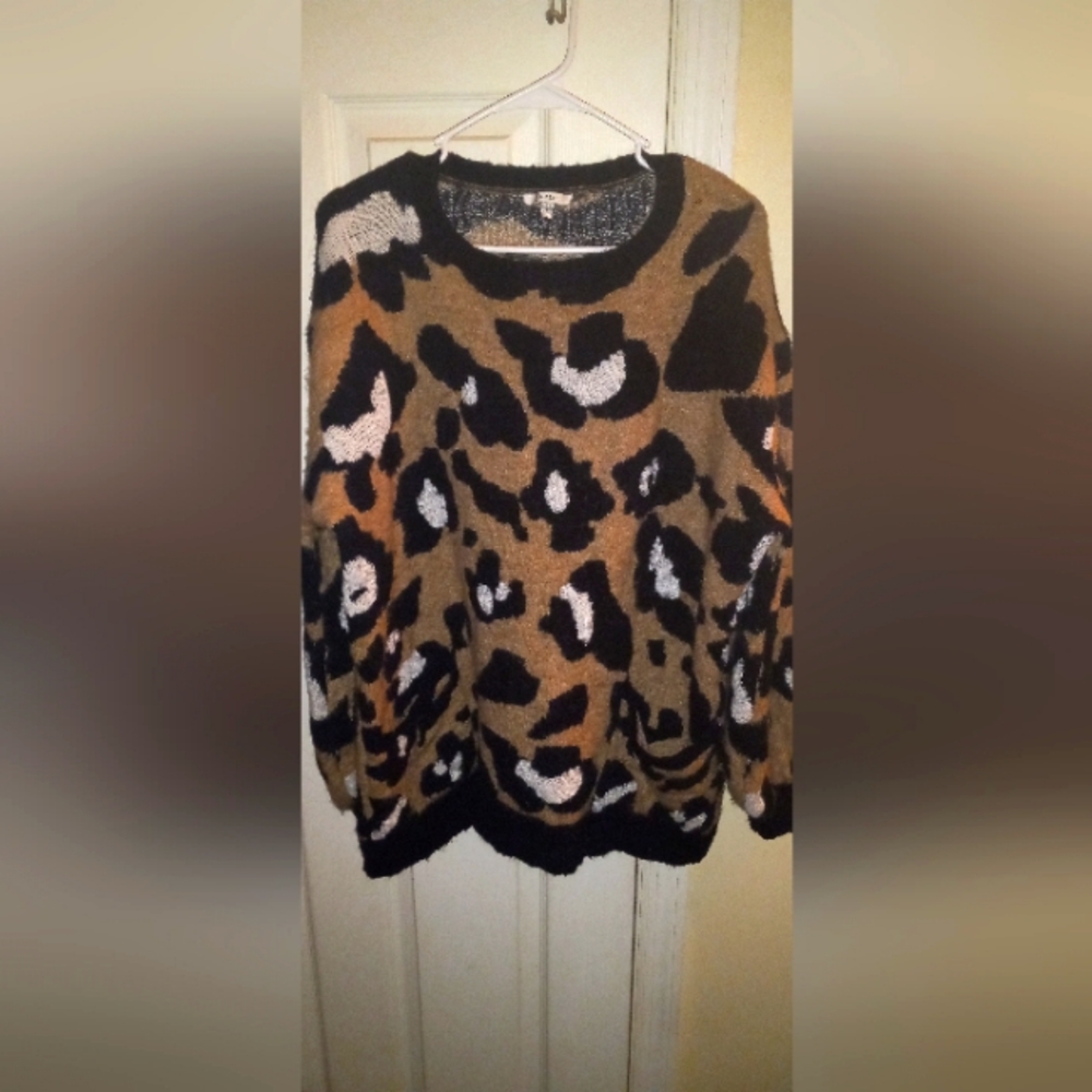 Boutique leopard pull over sweater